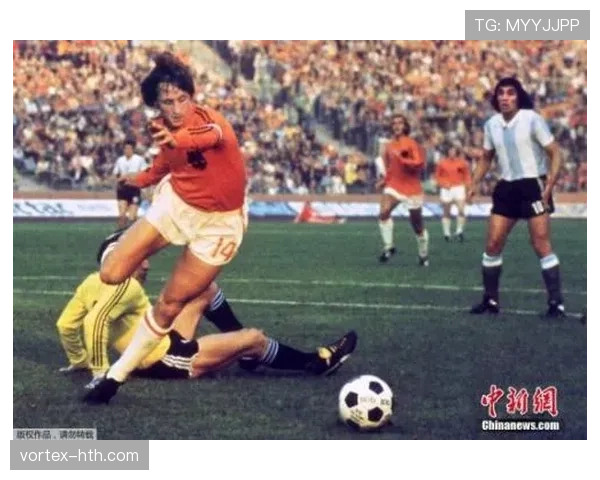 荷兰橙衣军团激情再现，欧洲杯赛场展现强劲实力