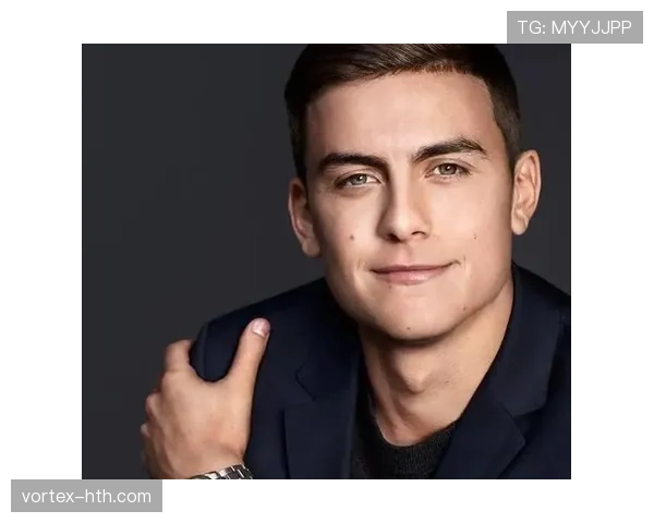 迪巴拉居然住豪宅还养了猫？感觉跟赛场上差一百倍！